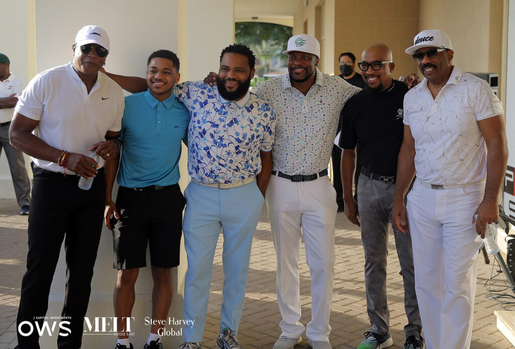 Golfers posed with Steve Harvey for picture